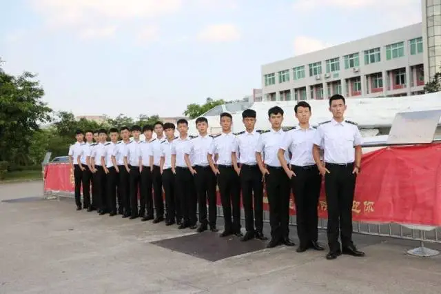如何根据篮球比赛的不同阶段调整力量训练强度?_0